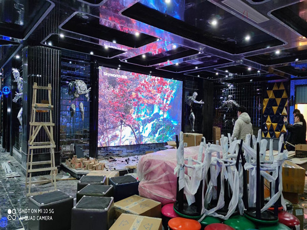 于洪室内P2.5全彩显示屏